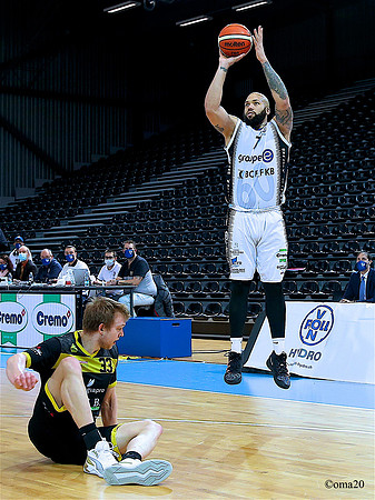 201205 Oly-Mon 06c