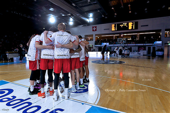 241221 Oly-Foxes 01c